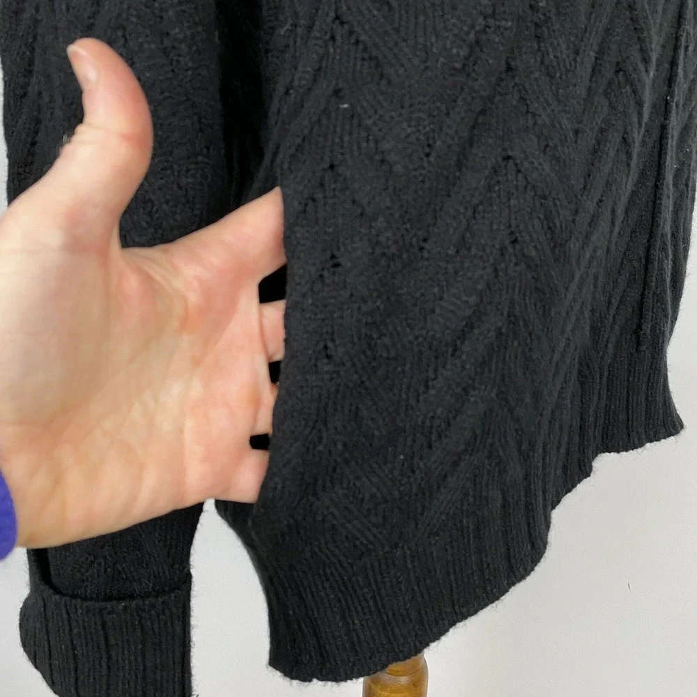 Soho Jeans NY&Co Chevron Pointelle Side Pocket‎ Sweater Womens Medium Black